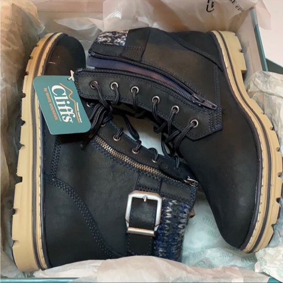 Cliffs Kelsie Lace Up Hiker Bootie Navy NEW Size 9.5 Buckle Detail - Picture 8 of 8